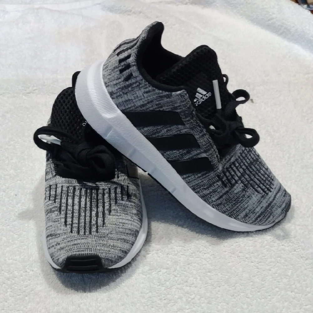 Adidas Kids Black and Gray Sneakers - Picture 5 of 5